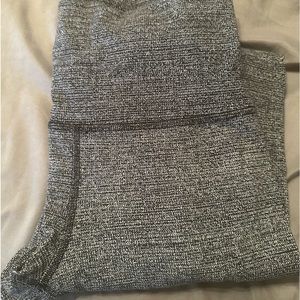 Lululemon aligns size 6